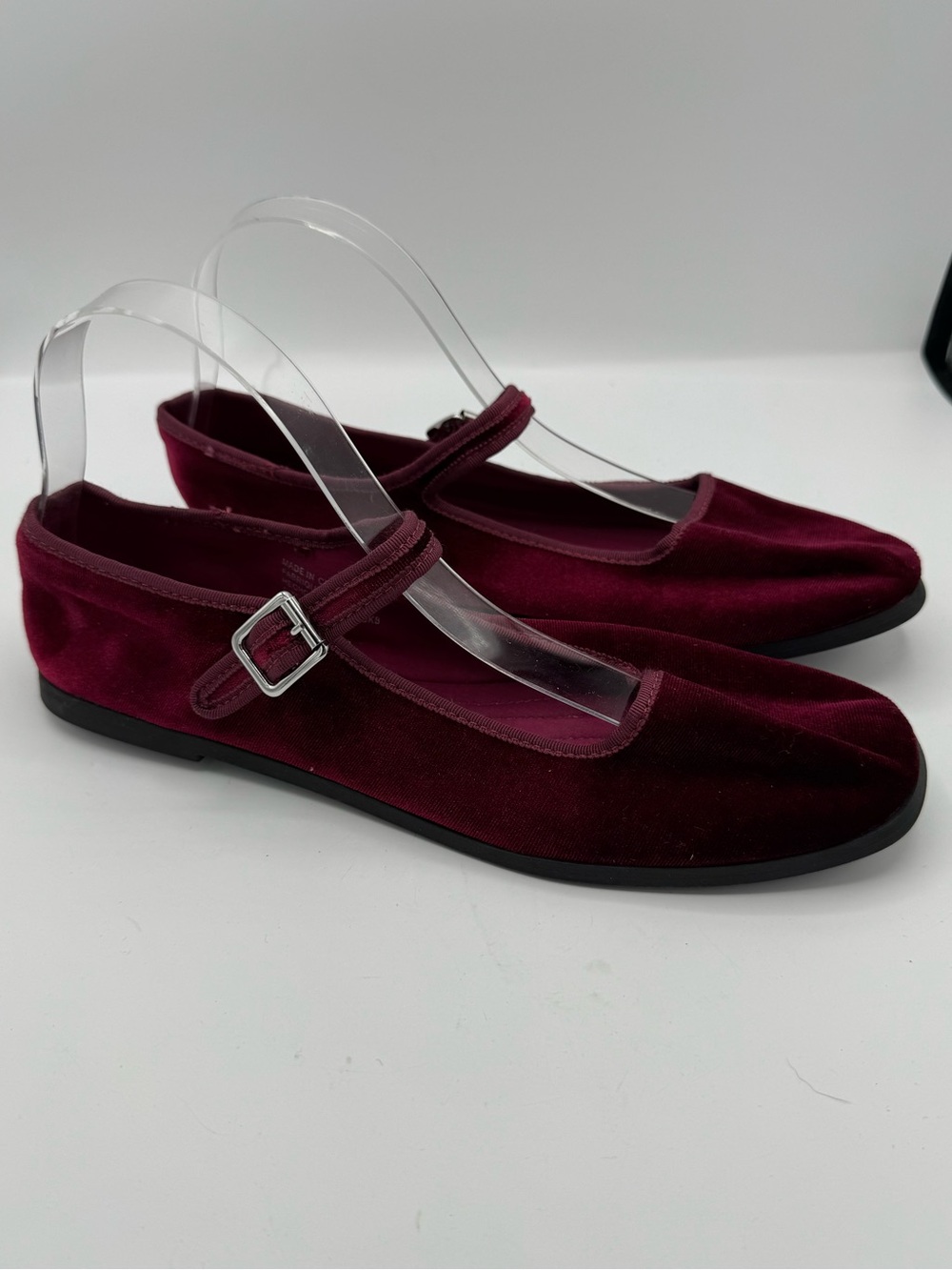 Urban Outfitters Velvet Mary Jane Flats in burgundy size 10 holiday Christmas